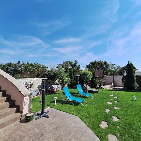 Meduza Wellness Spa S Ubytovanim Hlohovec Esterno foto