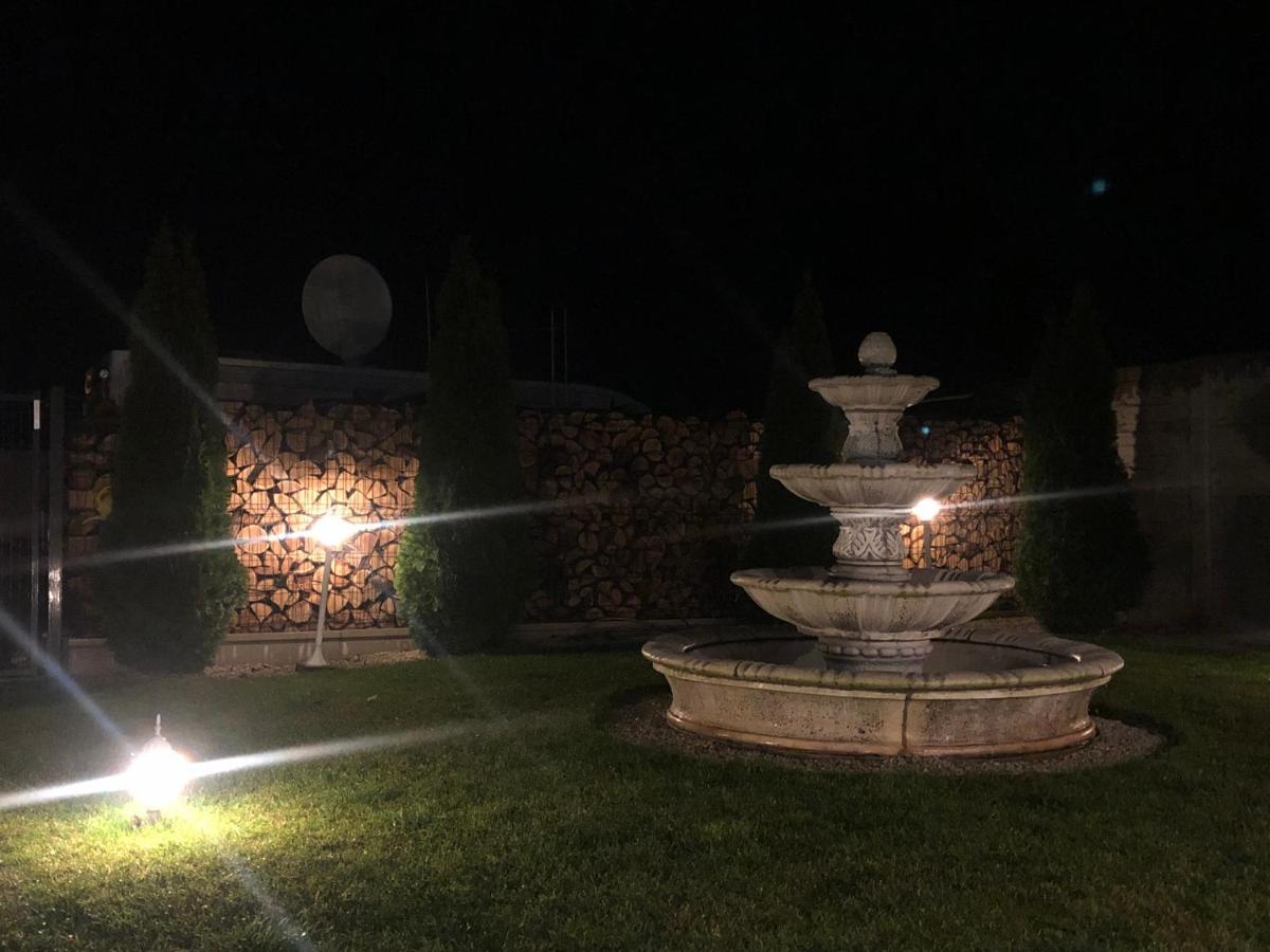 Meduza Wellness Spa S Ubytovanim Hlohovec Esterno foto