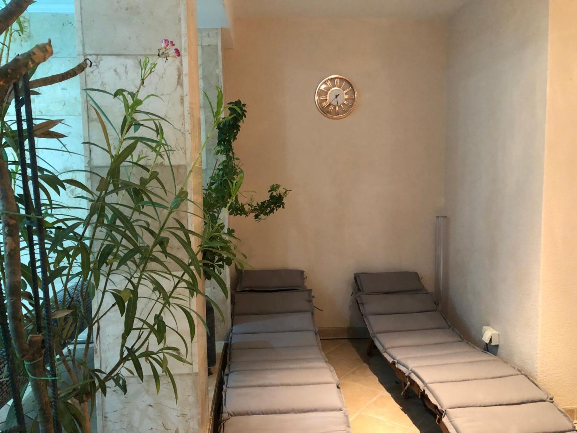 Meduza Wellness Spa S Ubytovanim Hlohovec Esterno foto