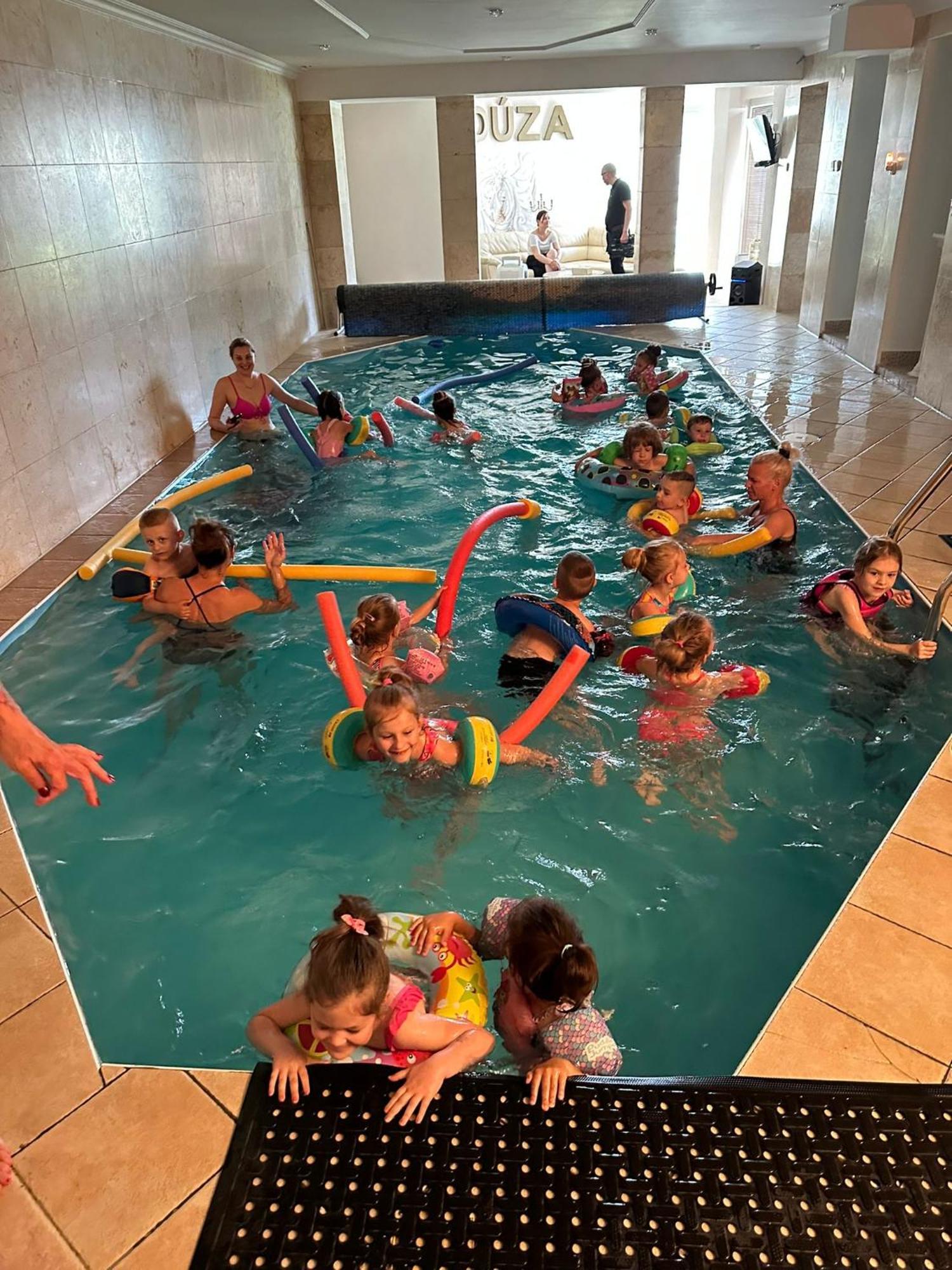 Meduza Wellness Spa S Ubytovanim Hlohovec Esterno foto