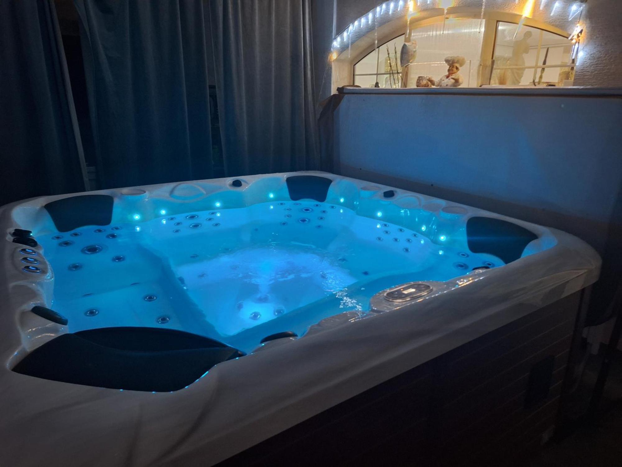 Meduza Wellness Spa S Ubytovanim Hlohovec Esterno foto