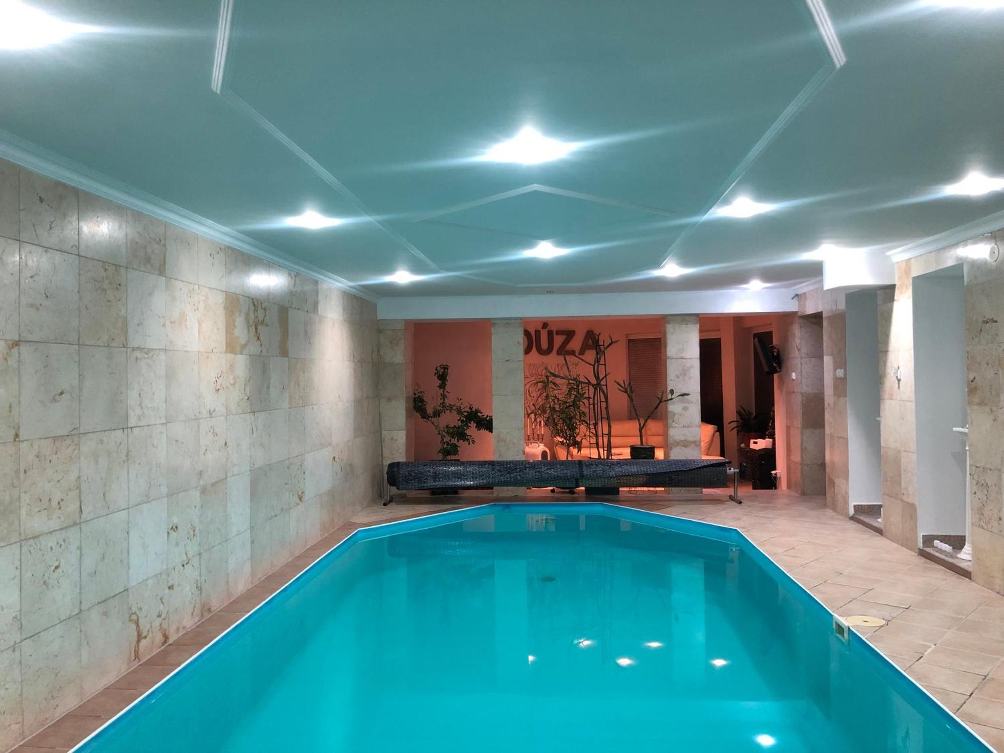 Meduza Wellness Spa S Ubytovanim Hlohovec Esterno foto