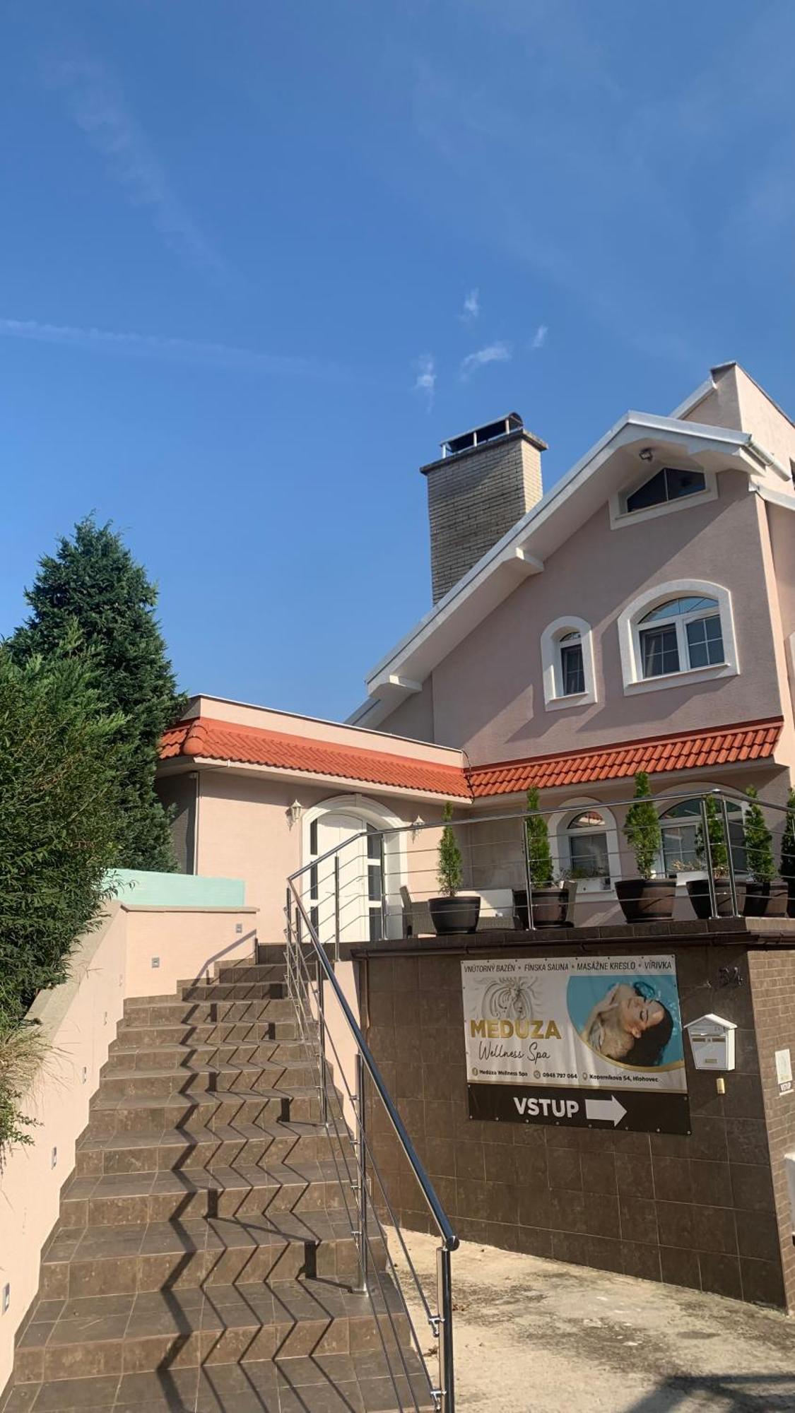 Meduza Wellness Spa S Ubytovanim Hlohovec Esterno foto