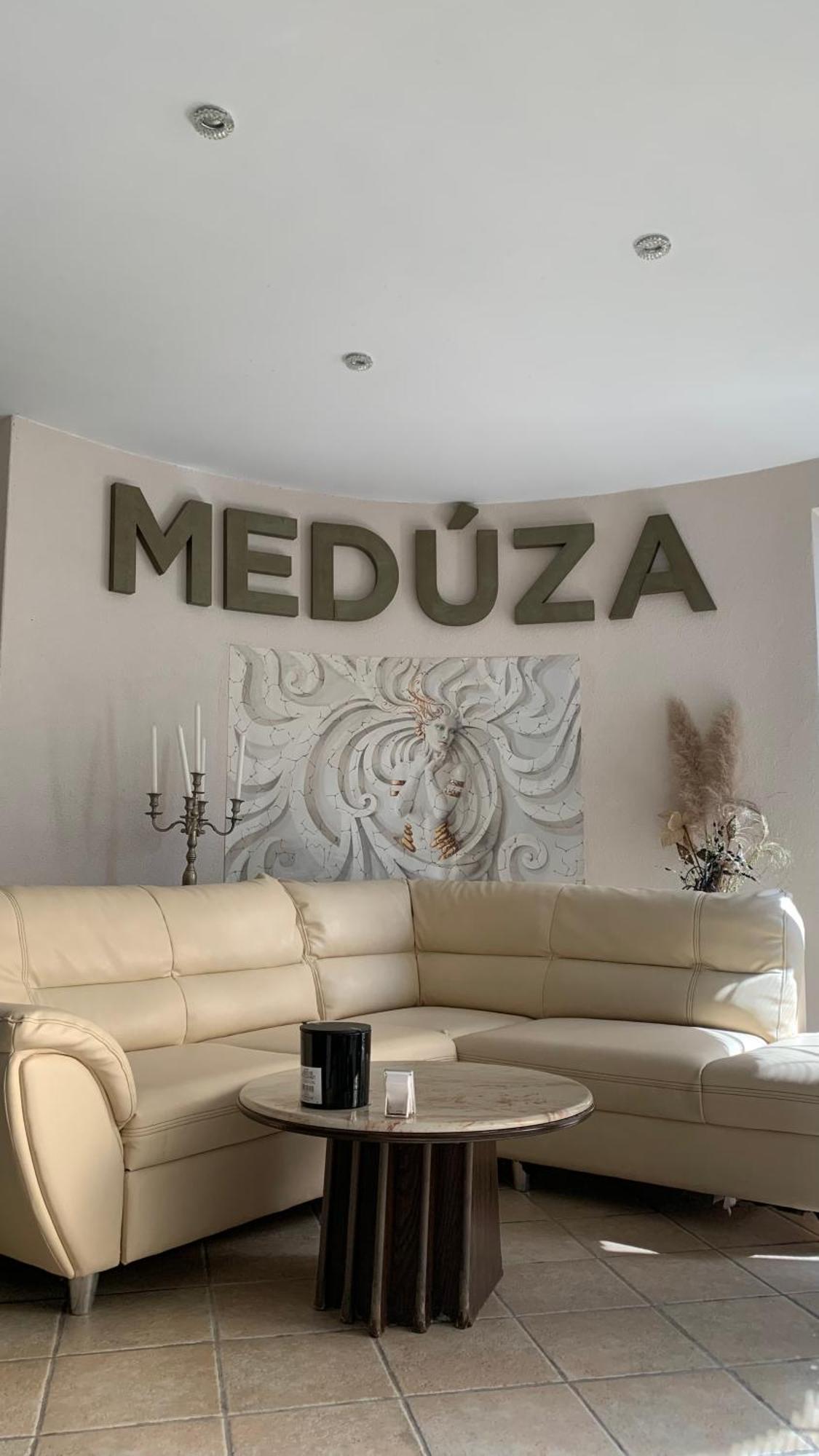 Meduza Wellness Spa S Ubytovanim Hlohovec Esterno foto
