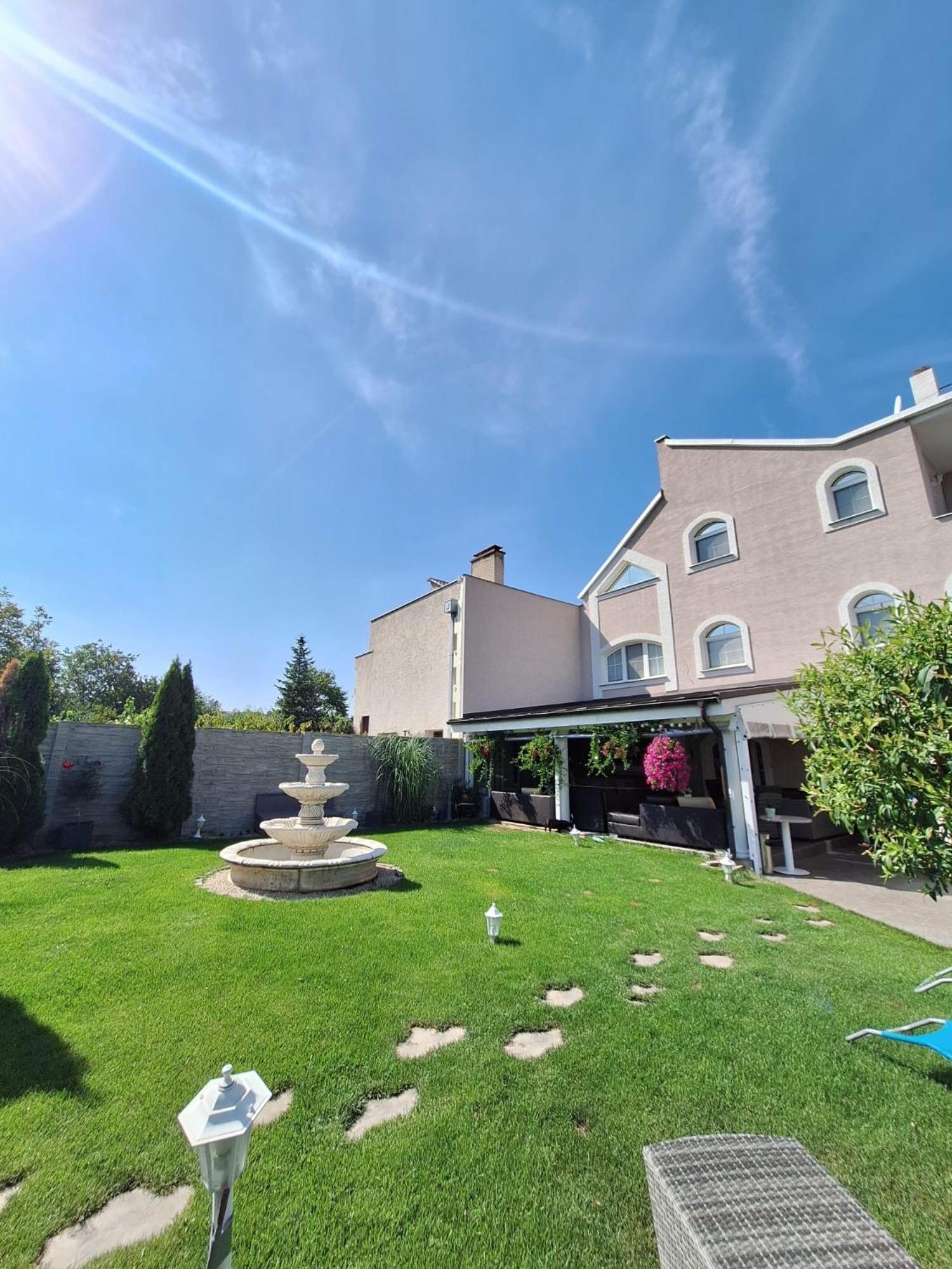 Meduza Wellness Spa S Ubytovanim Hlohovec Esterno foto