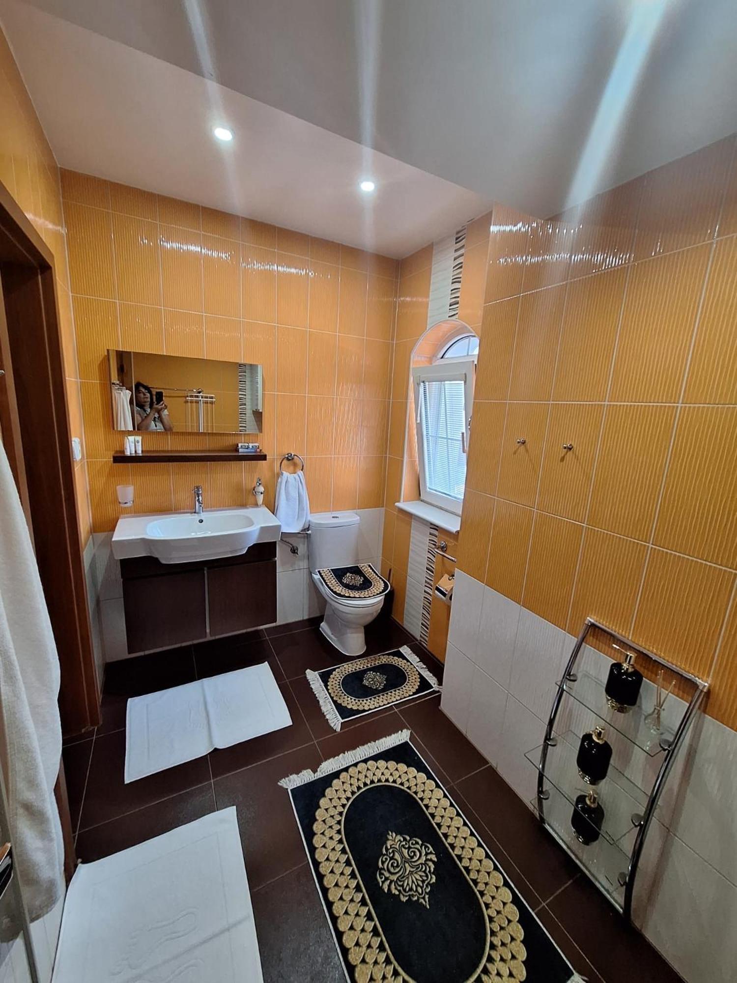 Meduza Wellness Spa S Ubytovanim Hlohovec Esterno foto